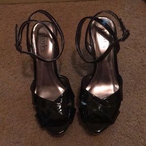 Charles David black wedge